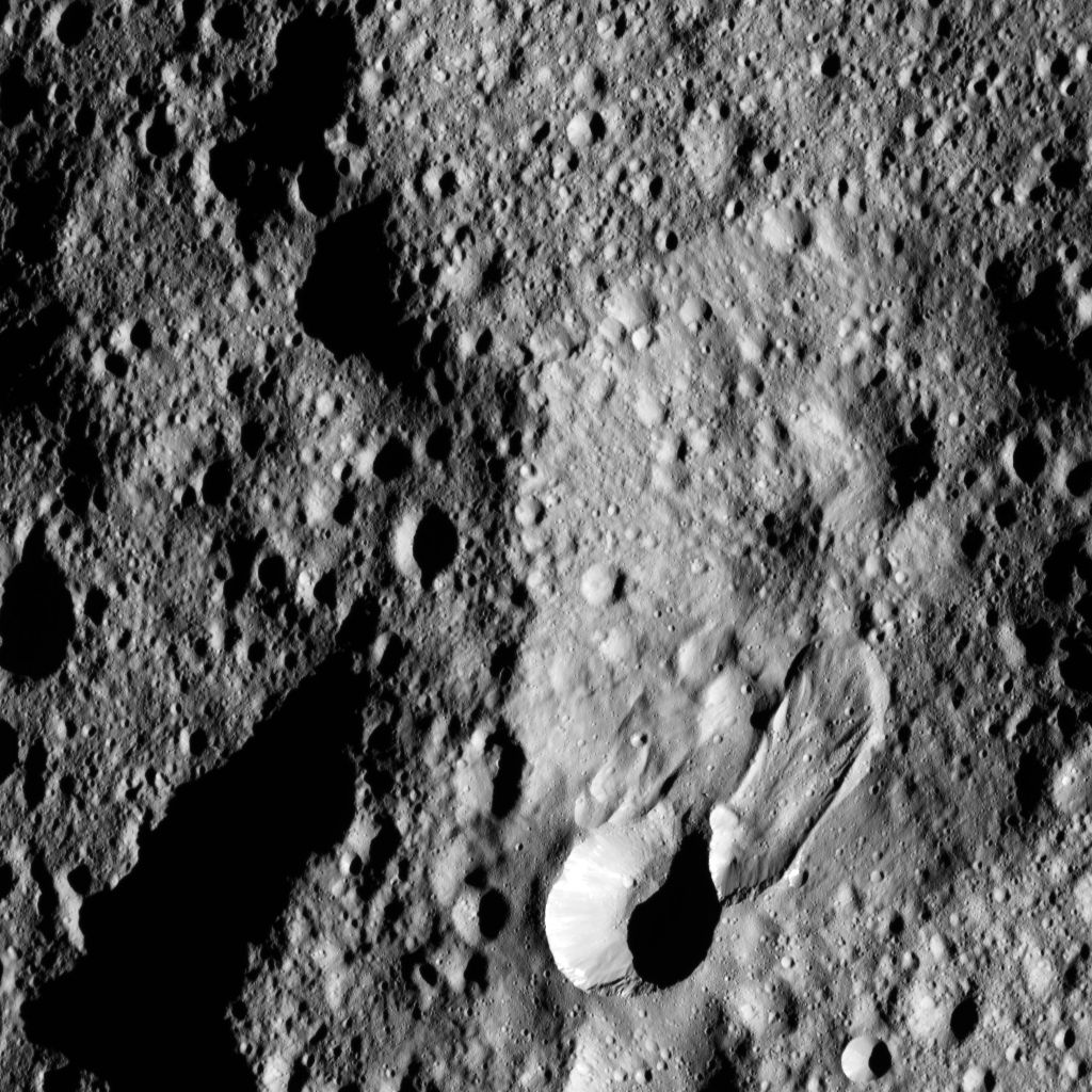 Hakumyi Crater from LAMO