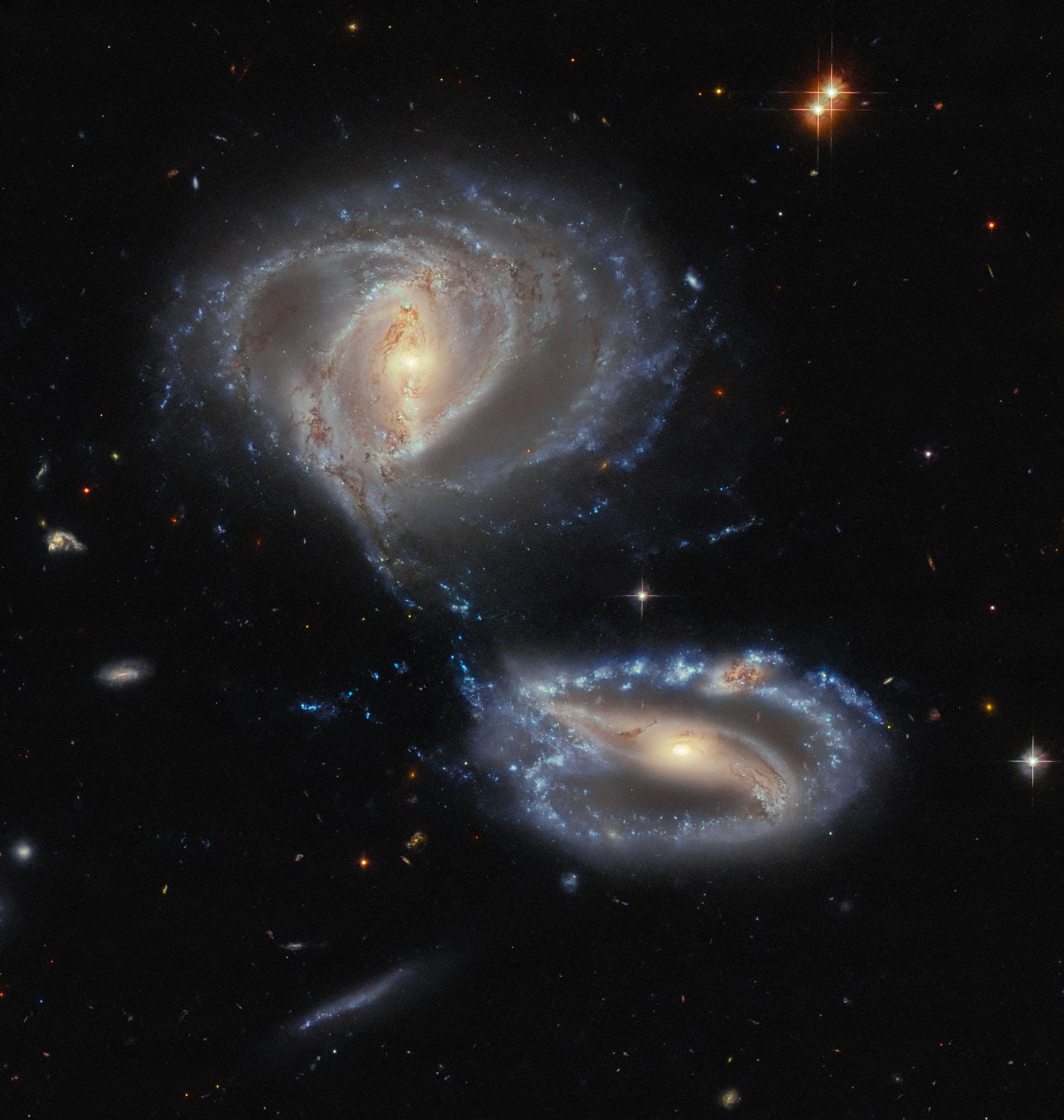 ハッブルが捉えた銀河のダンス(Hubble Captures a Galactic Dance