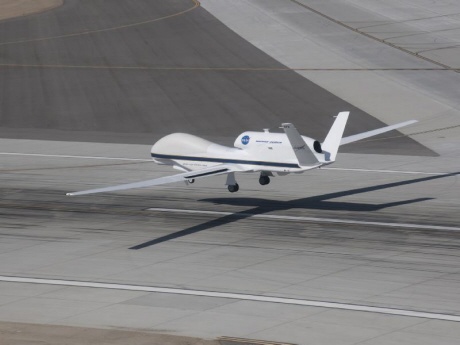 Global Hawk landing at Dryden