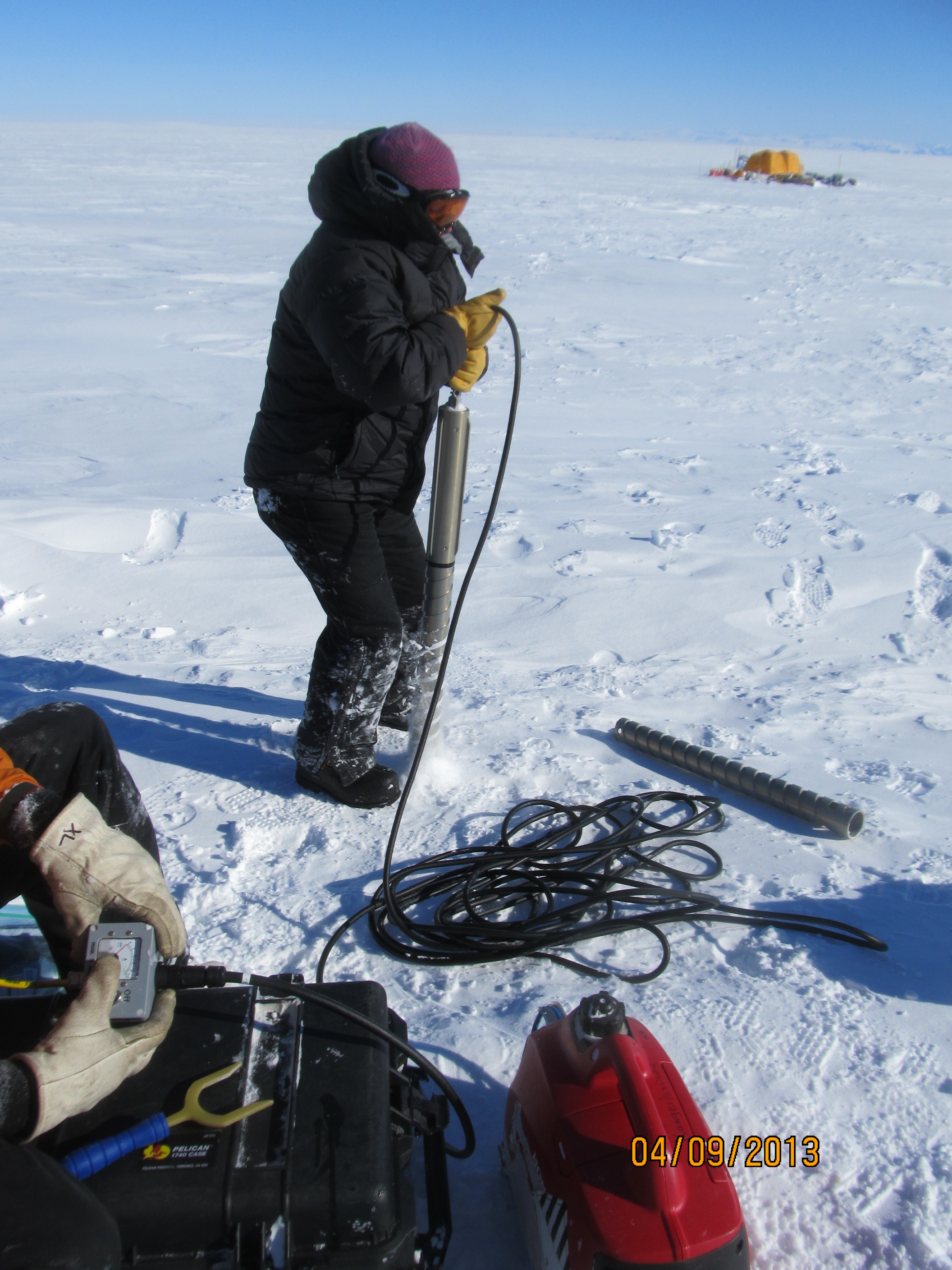 Lora showing how to extract the first meter of the snow core.