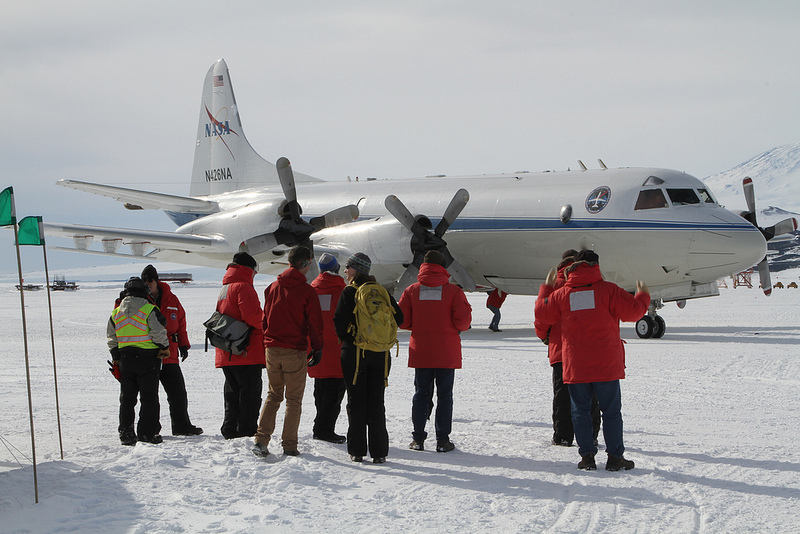 Team greets the P-3 greeting the p-3