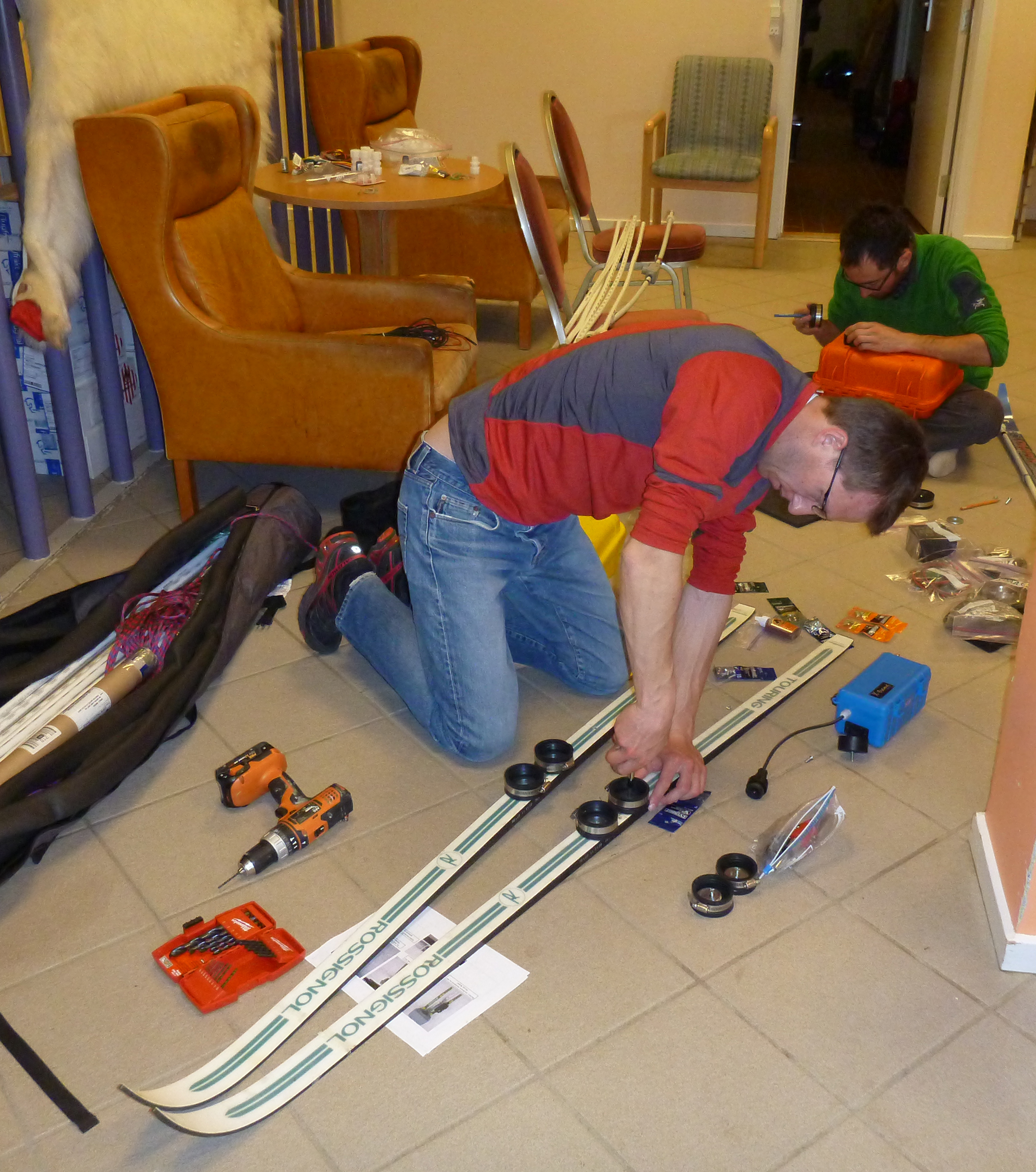 : Ludo, fixing special bindings on the skis to attach the radar box to them (Credit: Rick Foster.)