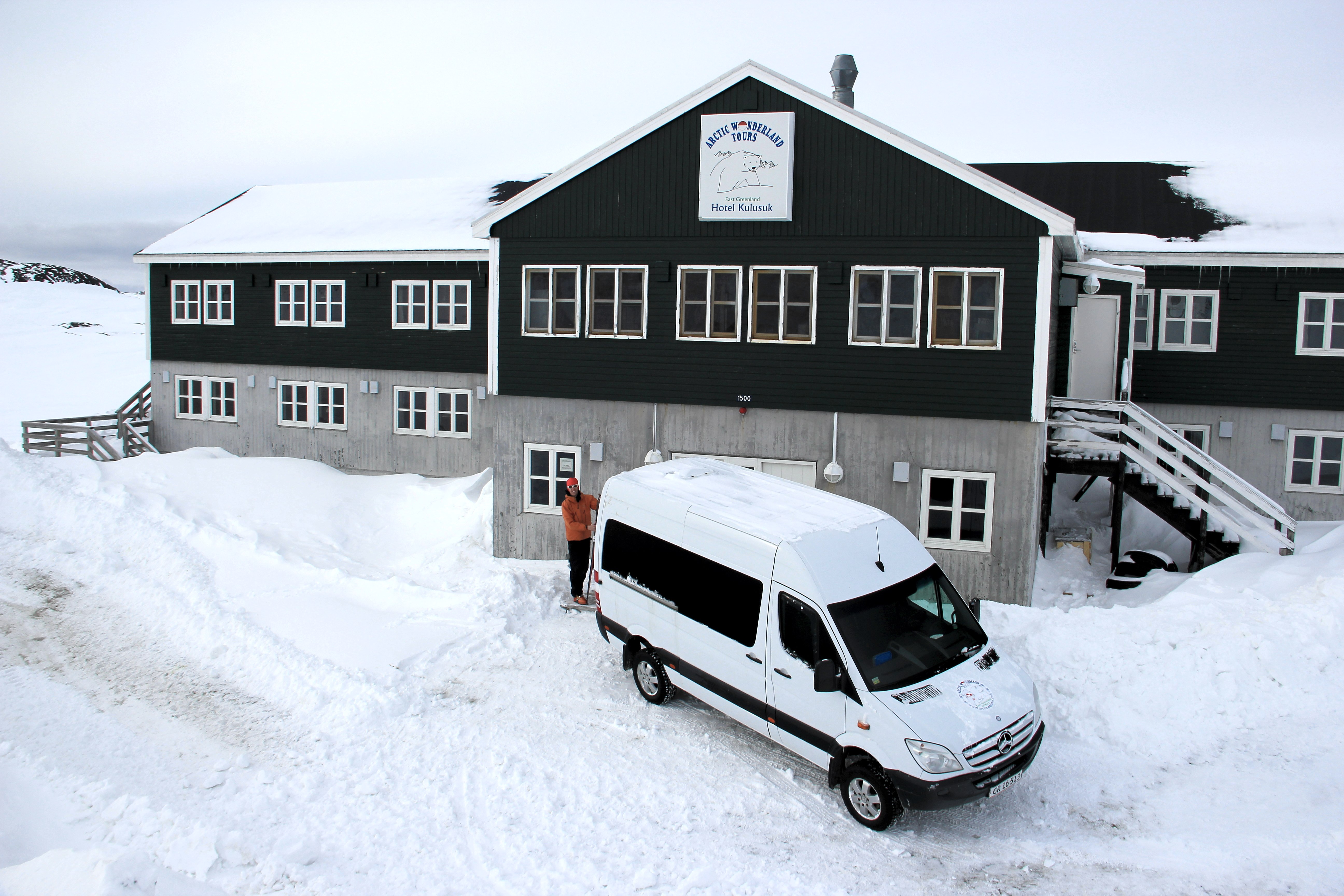 Ludo, getting ready in front of the hotel to ski to the airport. (Credit: Clément Miège)