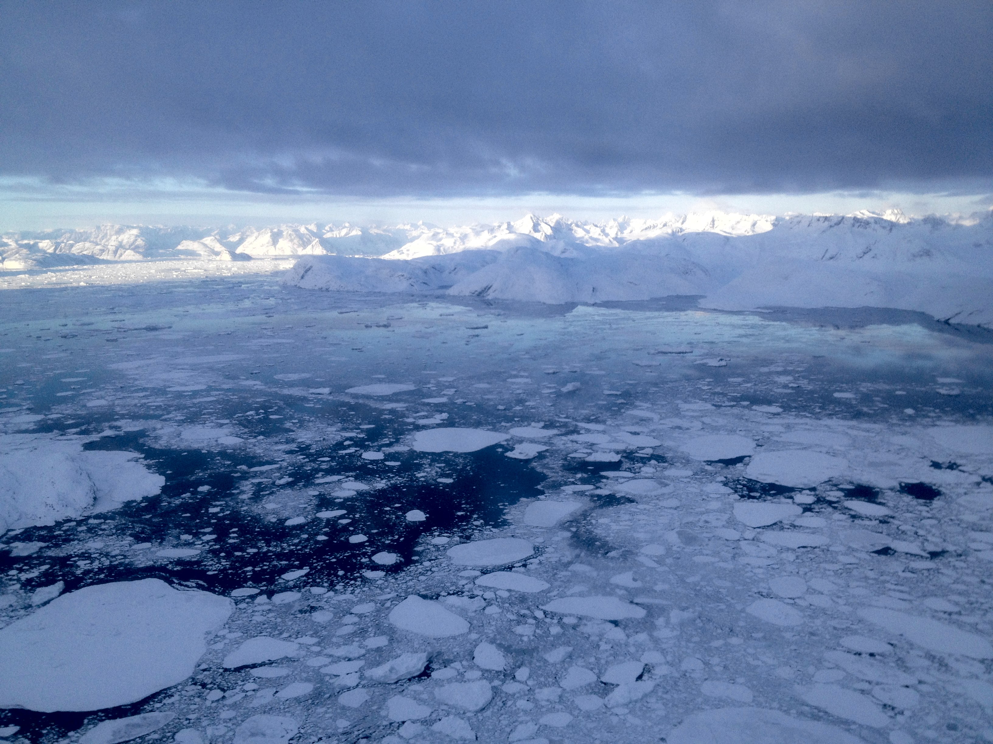 Transit from Kulusuk to our ice sheet location, near the settlement of Tinitequilâq. (Credit: Ludovic Brucker.)