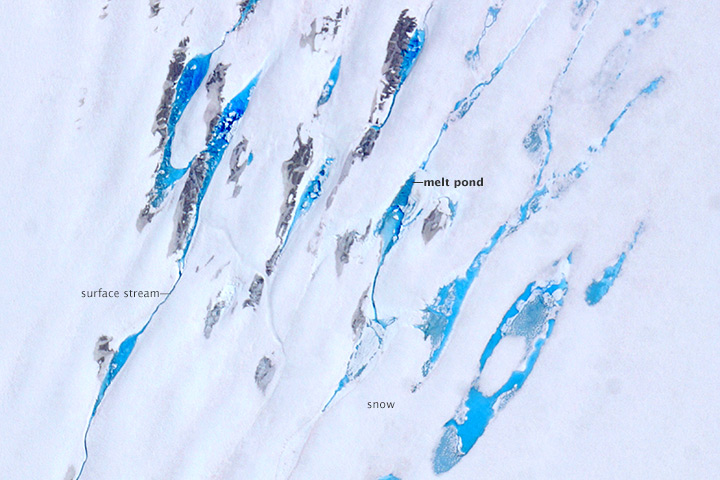 meltpond3_pho_2014197