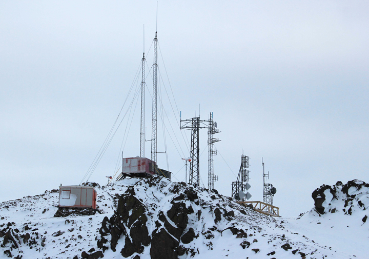Photo of the current facilities at the DYE-4 site.