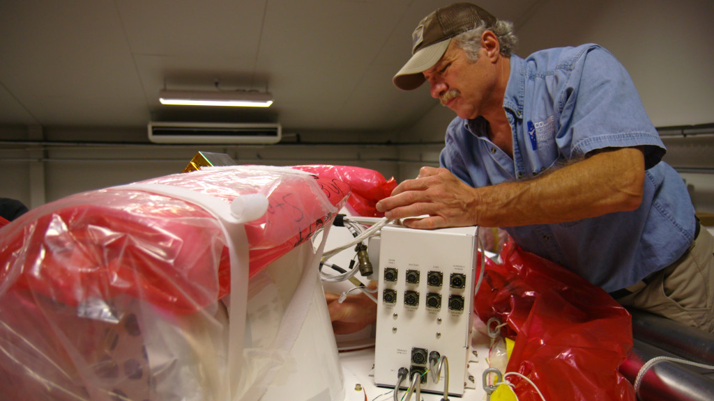 Balloon prep work on the apex fitting.