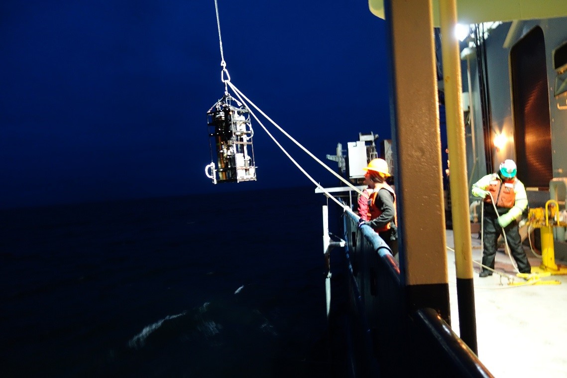 Night Time deployment of the IOP frame. Photo: Nicholas Huynh