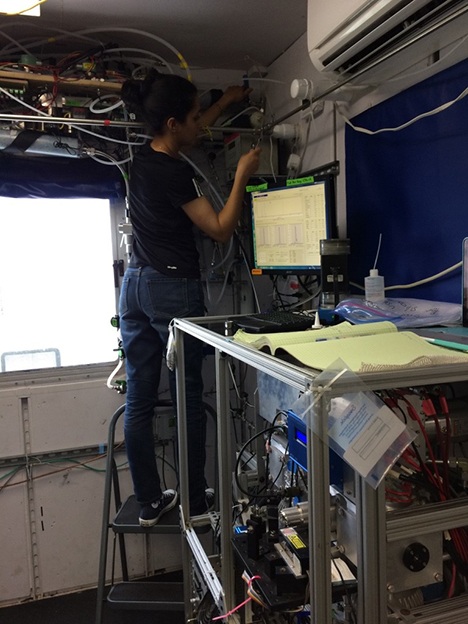 Maryam is replacing dryer in Russell group’s van. Photo: Chia-Li (Candice) Chen