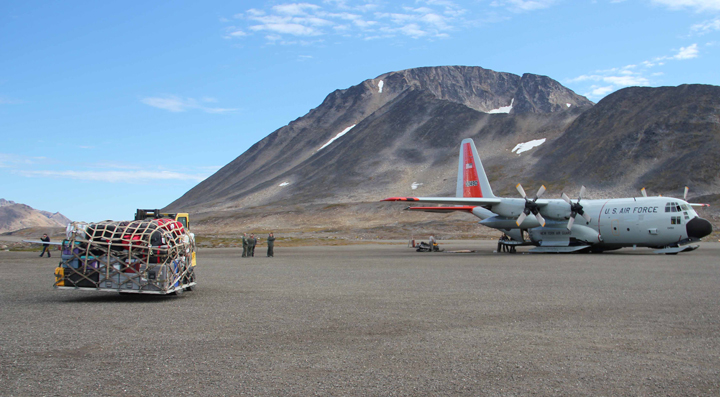 Back in Kulusuk, we spent a few days packing up the equipment. On the last day a LC-130 came from Kangerlussuaq to pick up a few thousand pounds of equipment. You can barely see the small forklift from the airport moving the Air-Force pallet at the back of the plane.