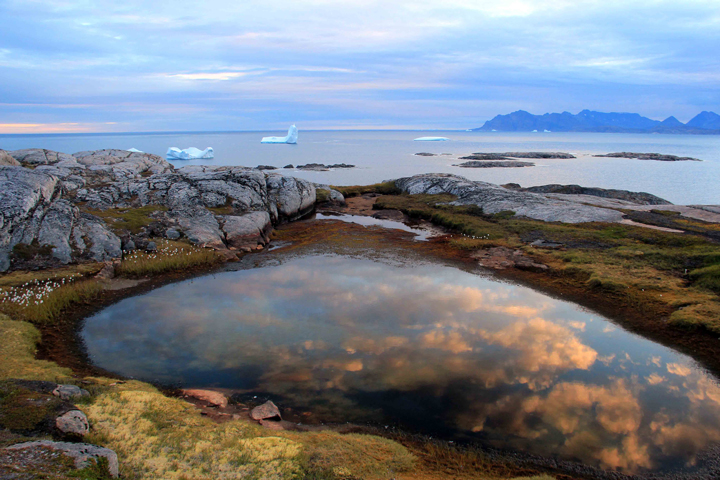 Nice cloud reflection on my last evening hike near the old harbor of Kulusuk.
