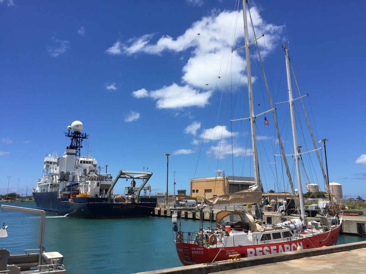 The Lady Amber and R/V Revelle in Honolulu.