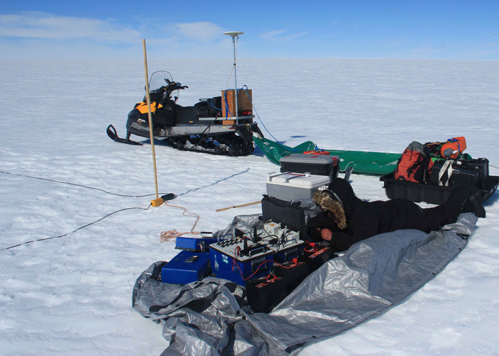 RS equipment ready for a sounding. Usually a sounding lasts between 3 and 5 hours based on how noisy the signal gets (the noisier it is, the longer the sounding takes).