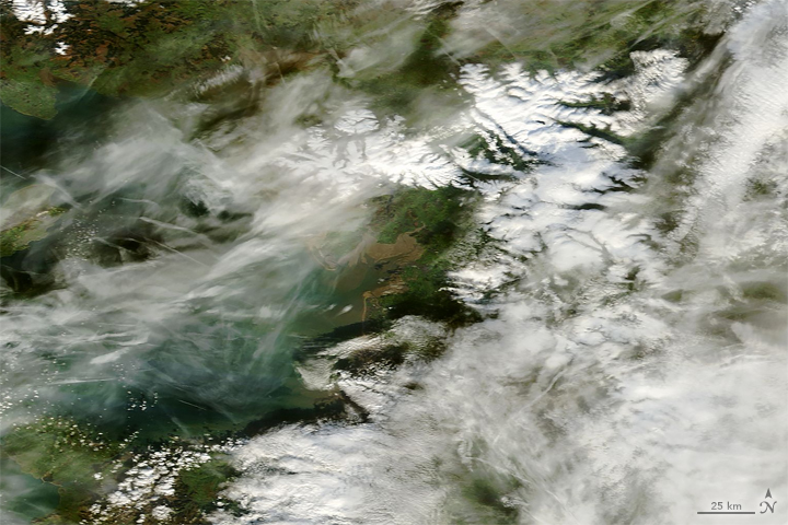Image: NASA Earth Observatory/Pola Lem, using MODIS data from LANCE/EOSDIS Rapid Response.