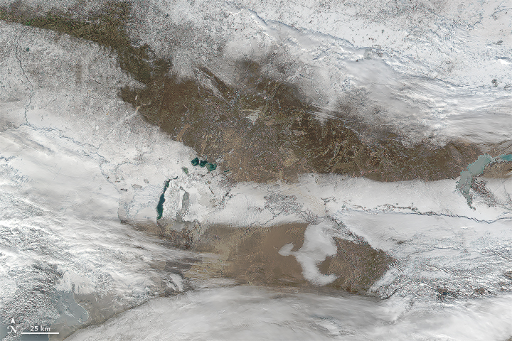 Image: NASA Earth Observatory/Pola Lem, using MODIS data from LANCE/EOSDIS Rapid Response. 