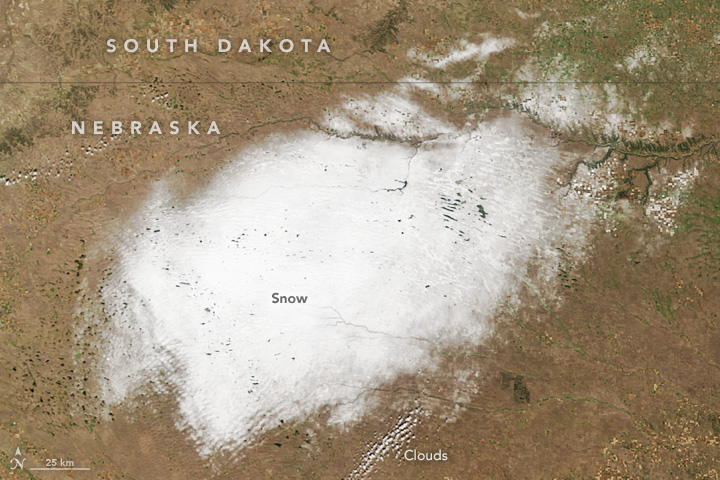 Mullen, Nebraska, sees an average of 1 inch (2.5 centimeters) of snow each October, according to U.S. climate data. On October 6, the area received roughly 2 inches (5 centimeters) of snow, according to the National Weather Service. Image: NASA/Jeff Schmaltz.