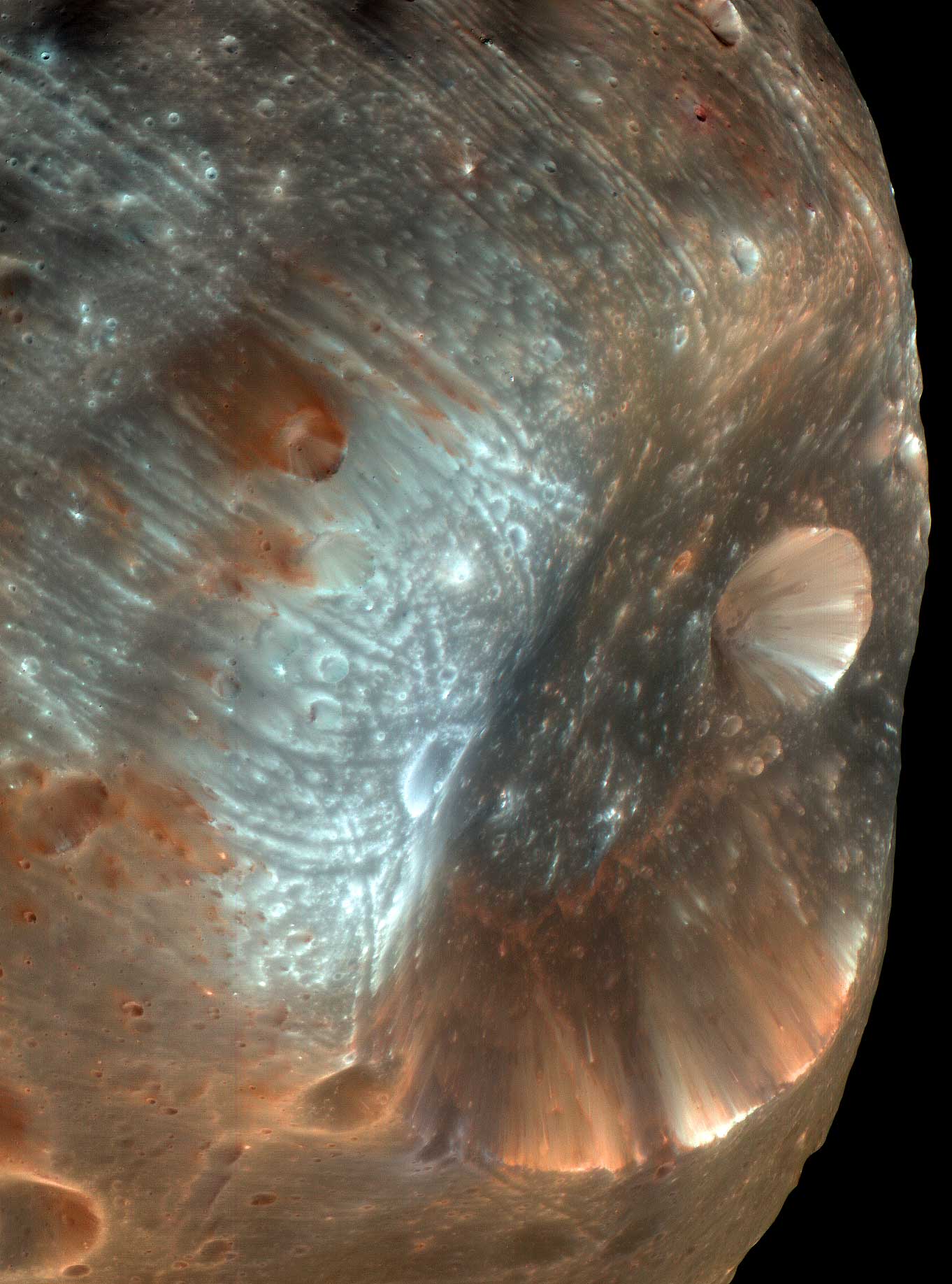 Datos inéditos de Marte revelan un secreto sobre el pasado de su luna Fobos y su extraña forma de papa
