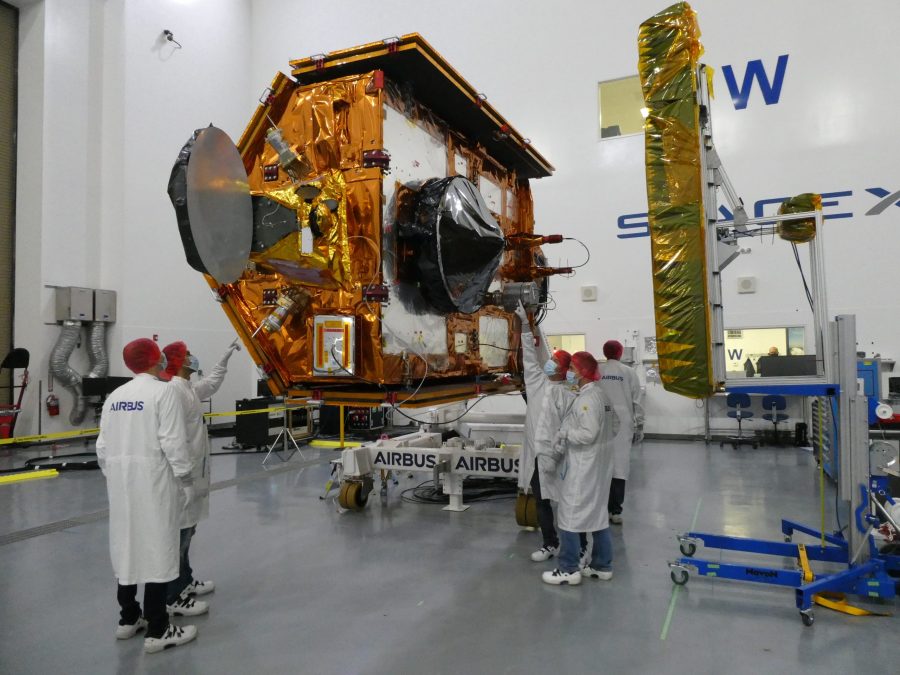 Sentinel-6 Michael Freilich team members from European Space Agency pose with the spacecraft during processing. Launch is scheduled for Nov. 11, 2020 from Vandenberg Air Force Base in California. NASA's Launch Services Program based at Kennedy Space Center is responsible for launch management.