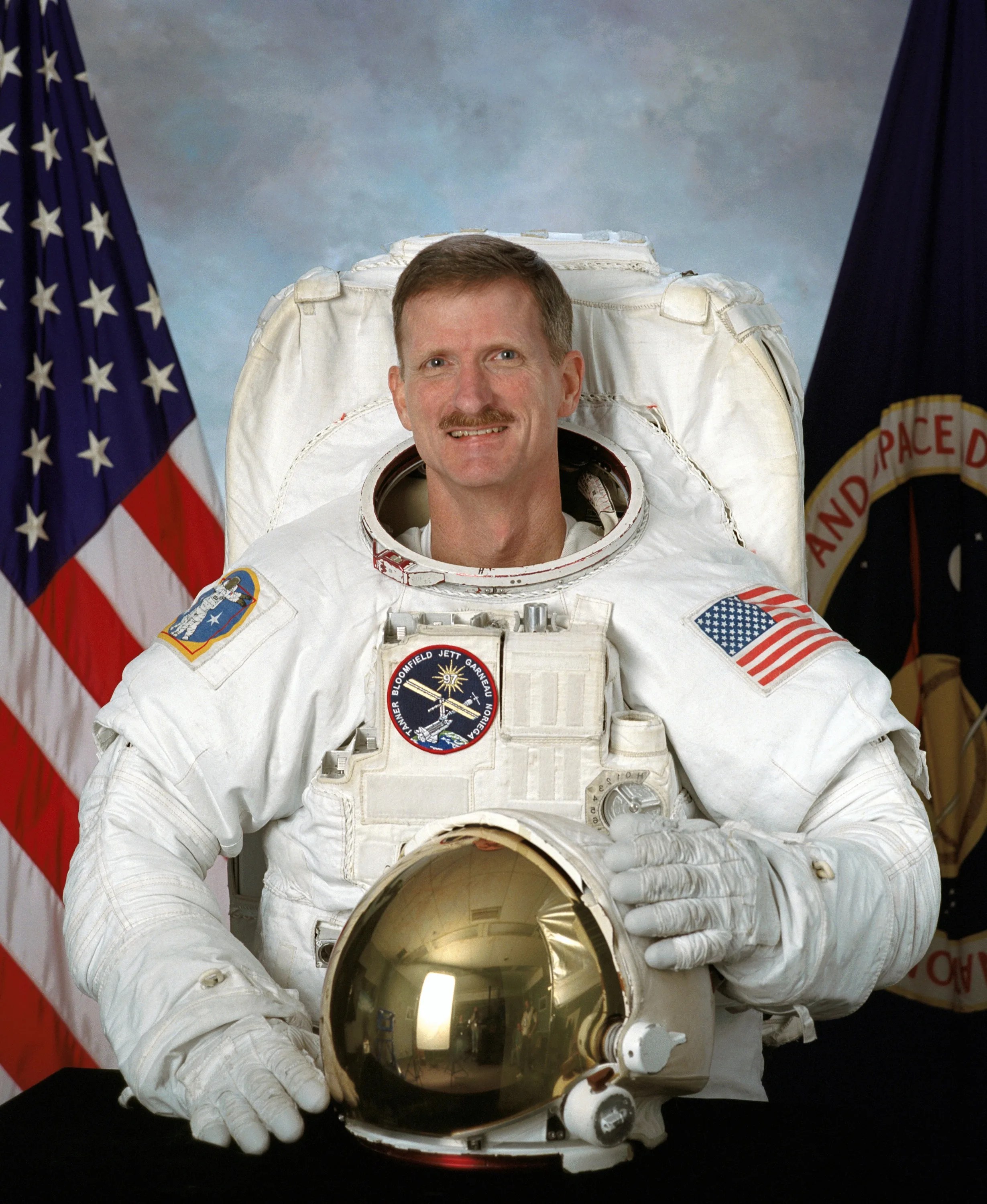 Official astronaut portrait of Joe Tanner.