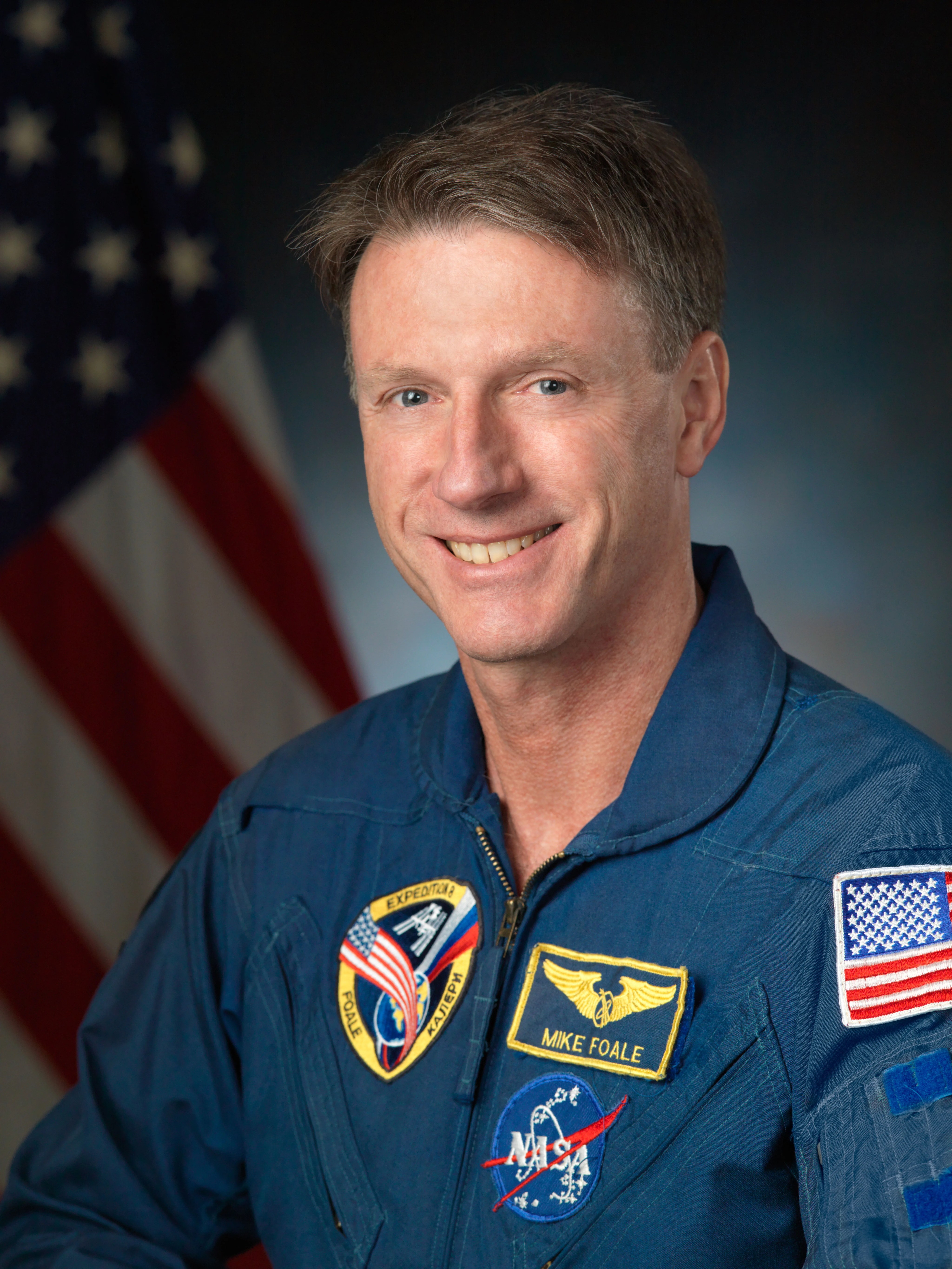 Official astronaut portrait of Michael Foale.