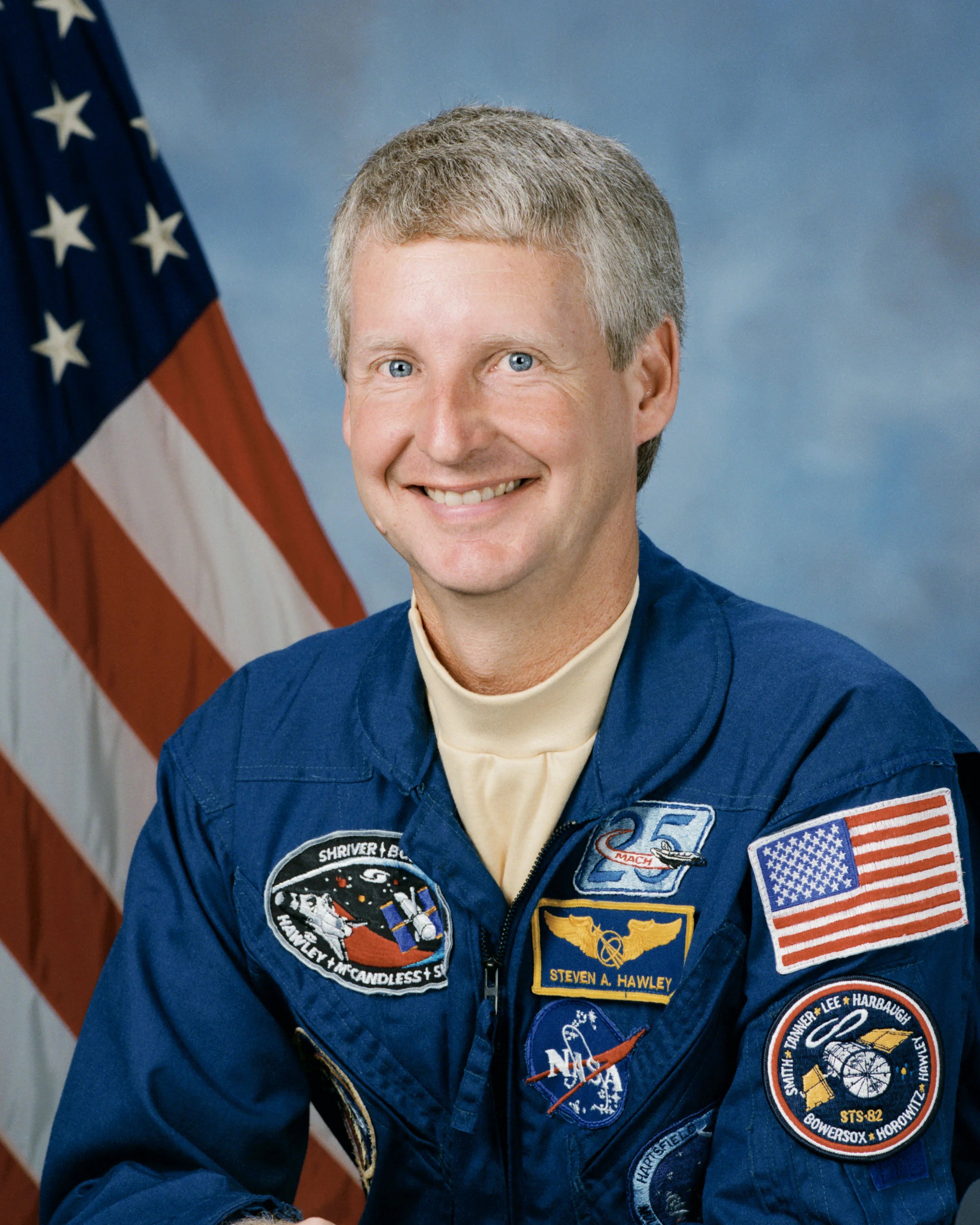 Official astronaut portrait of Steven Hawley.