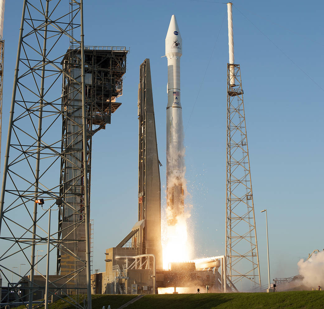 Rocket carrying OSIRIS-REx as it lifts off from launch pad