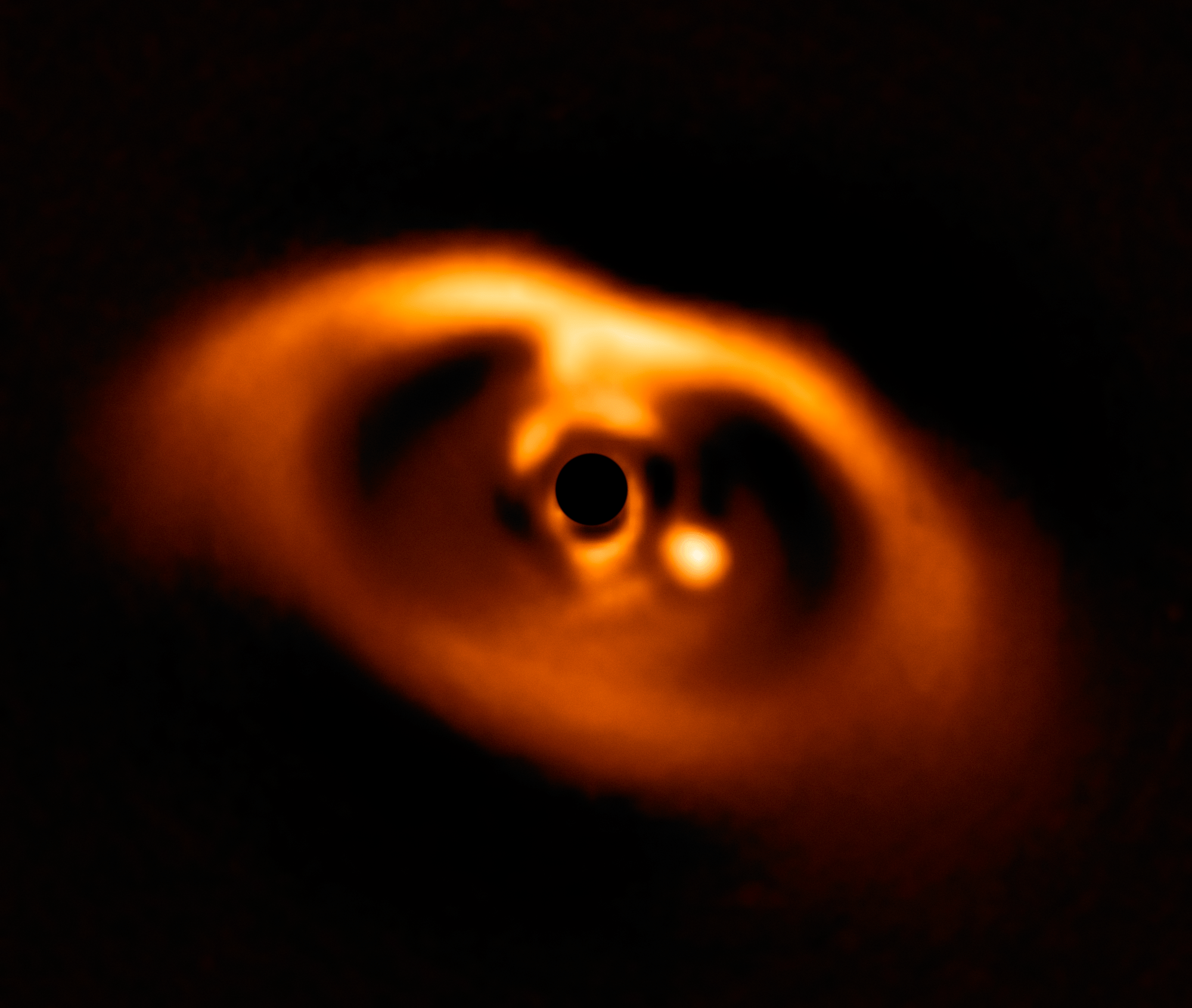 The European Southern Observatory’s Very Large Telescope caught the first clear image of a forming planet, PDS 70b, around a dwarf star in 2018.