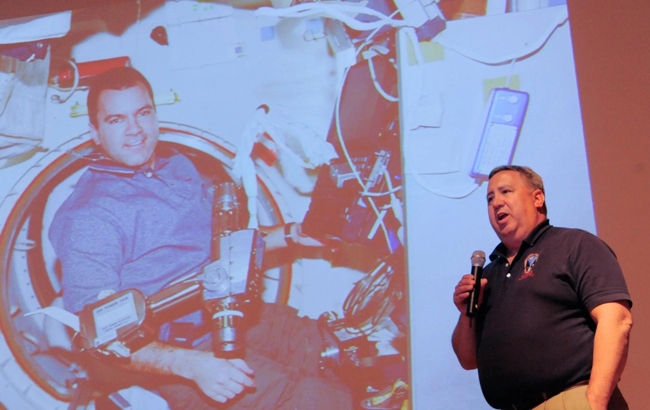 Mike Weiss speaks at a Goddard employee event