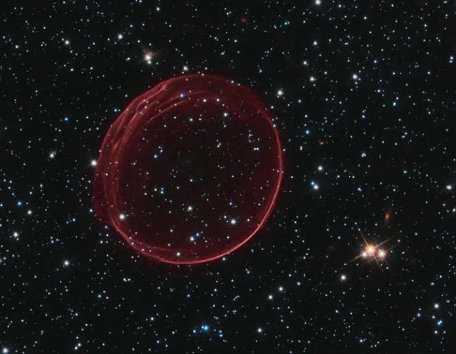 Hubble Supernova Bubble Resembles Holiday Ornament - NASA 