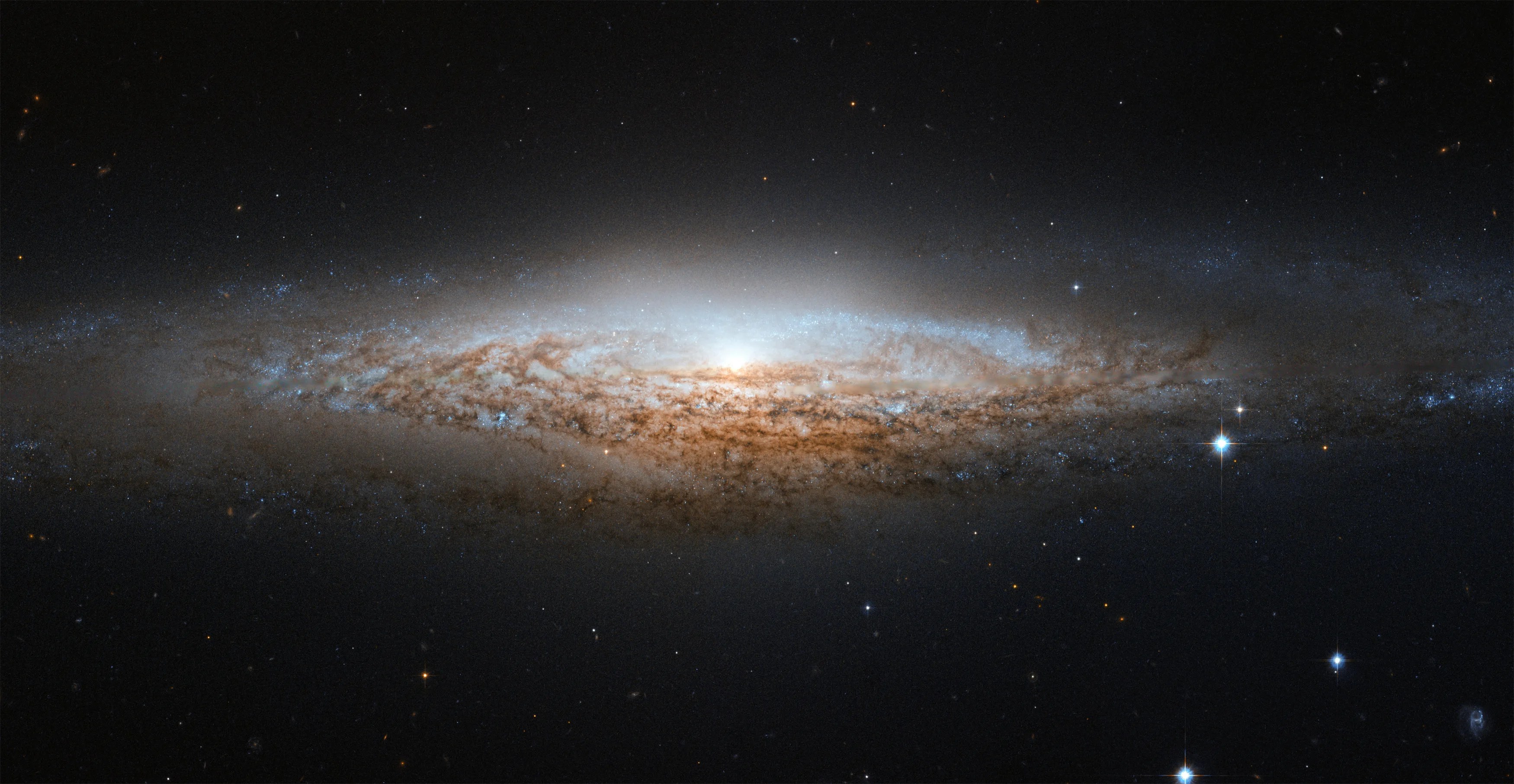 Hubble 4k store