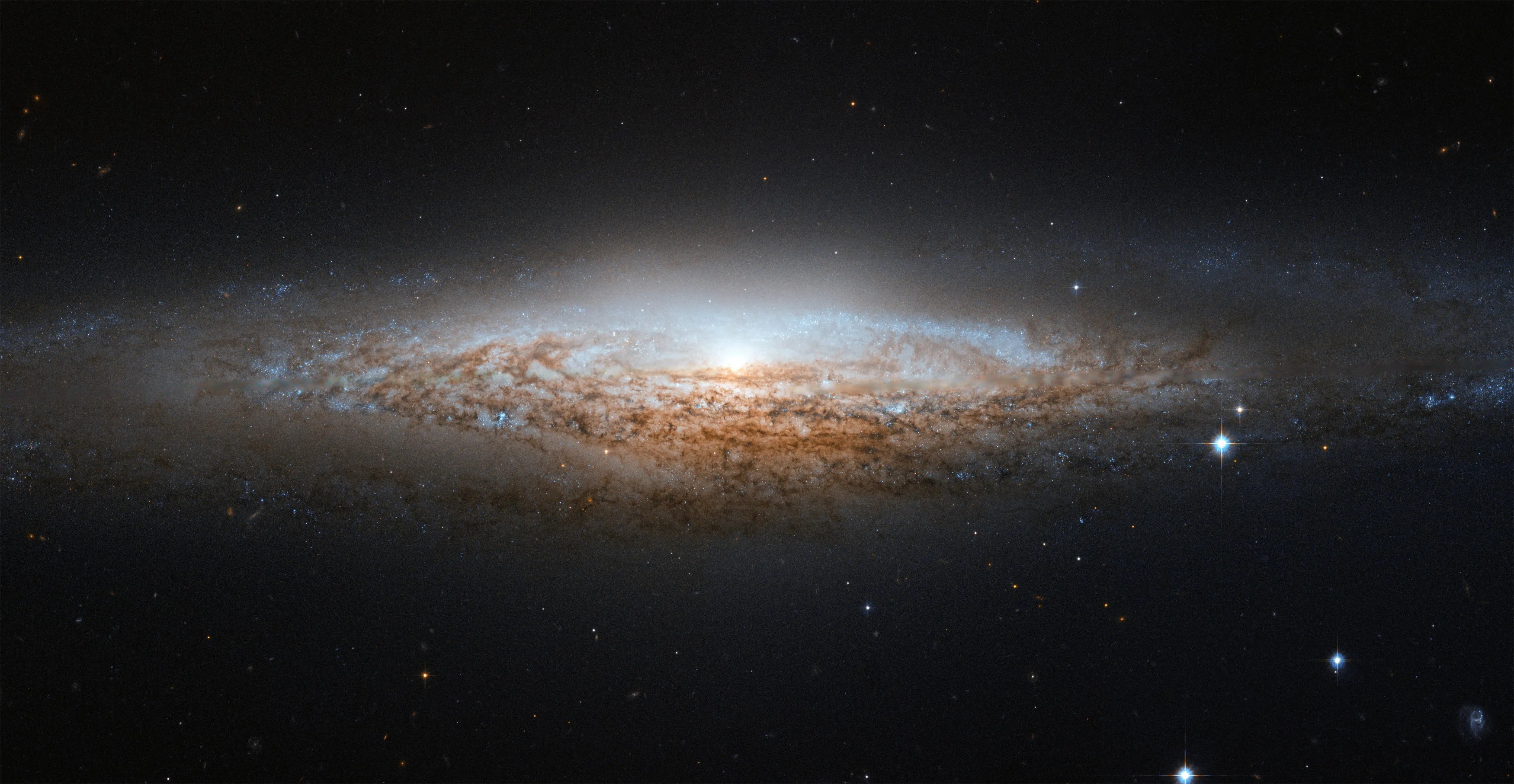 Hubble spies a spiral galaxy edge-on