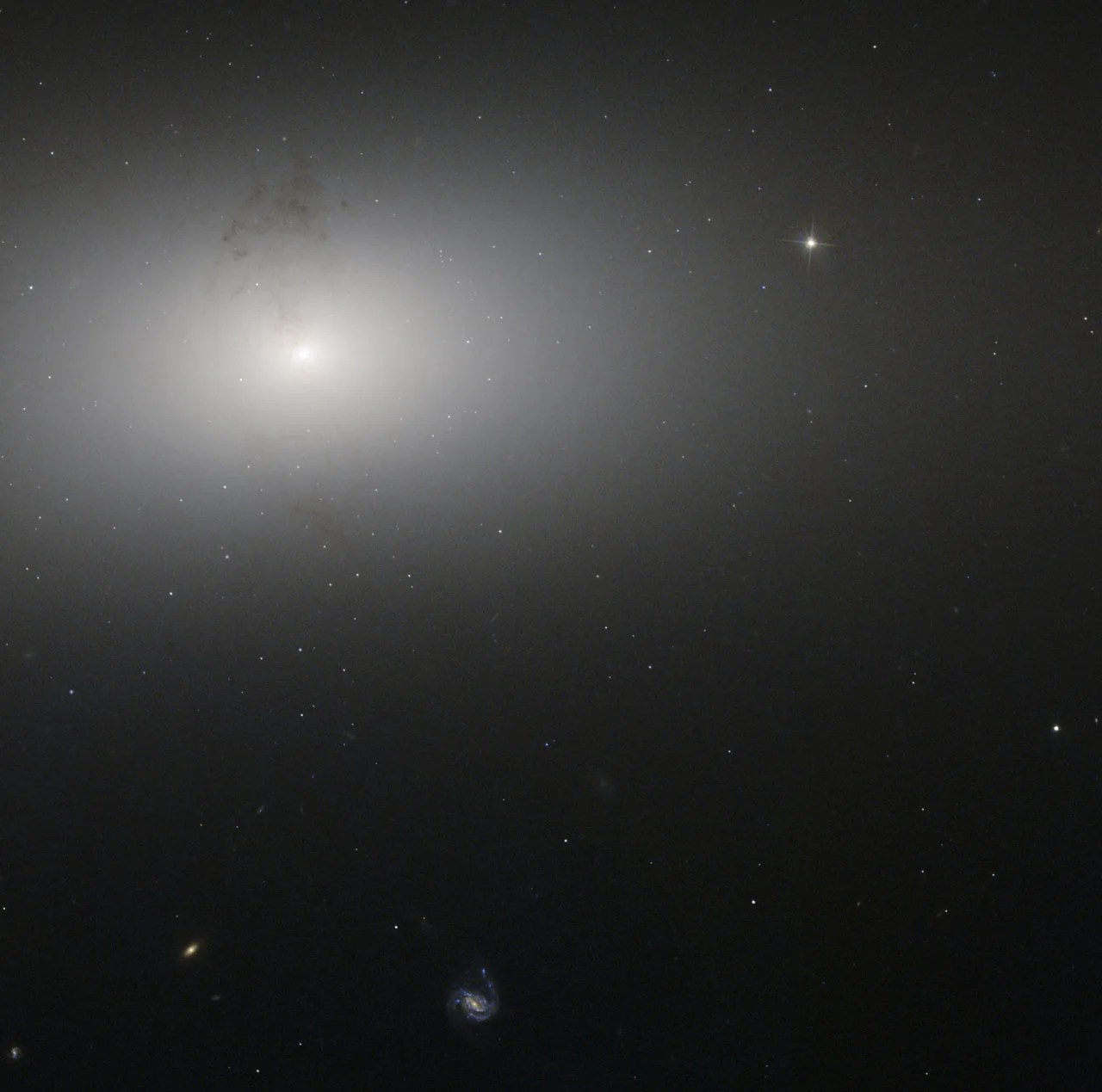 Hubble catches dusty detail