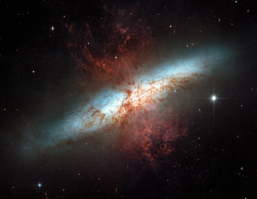 M82 lies 12 million light-years away in the constellation Ursa Major. Fermi’s LAT and the ground-based VERITAS observatory have detected diffuse gamma rays from the galaxy’s core, which produces stars at a rate ten times faster than our entire galaxy. Credit: NASA/ESA/Hubble Heritage Team (STScI/AURA).