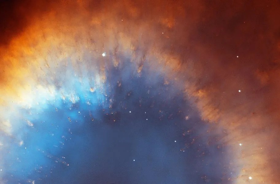 This zoomed-in image of the Helix nebula seems to make a rainbow outwards from the star. It's blue at the center, fading to white, then yellow, then orange, and finally red at the outer edges.
