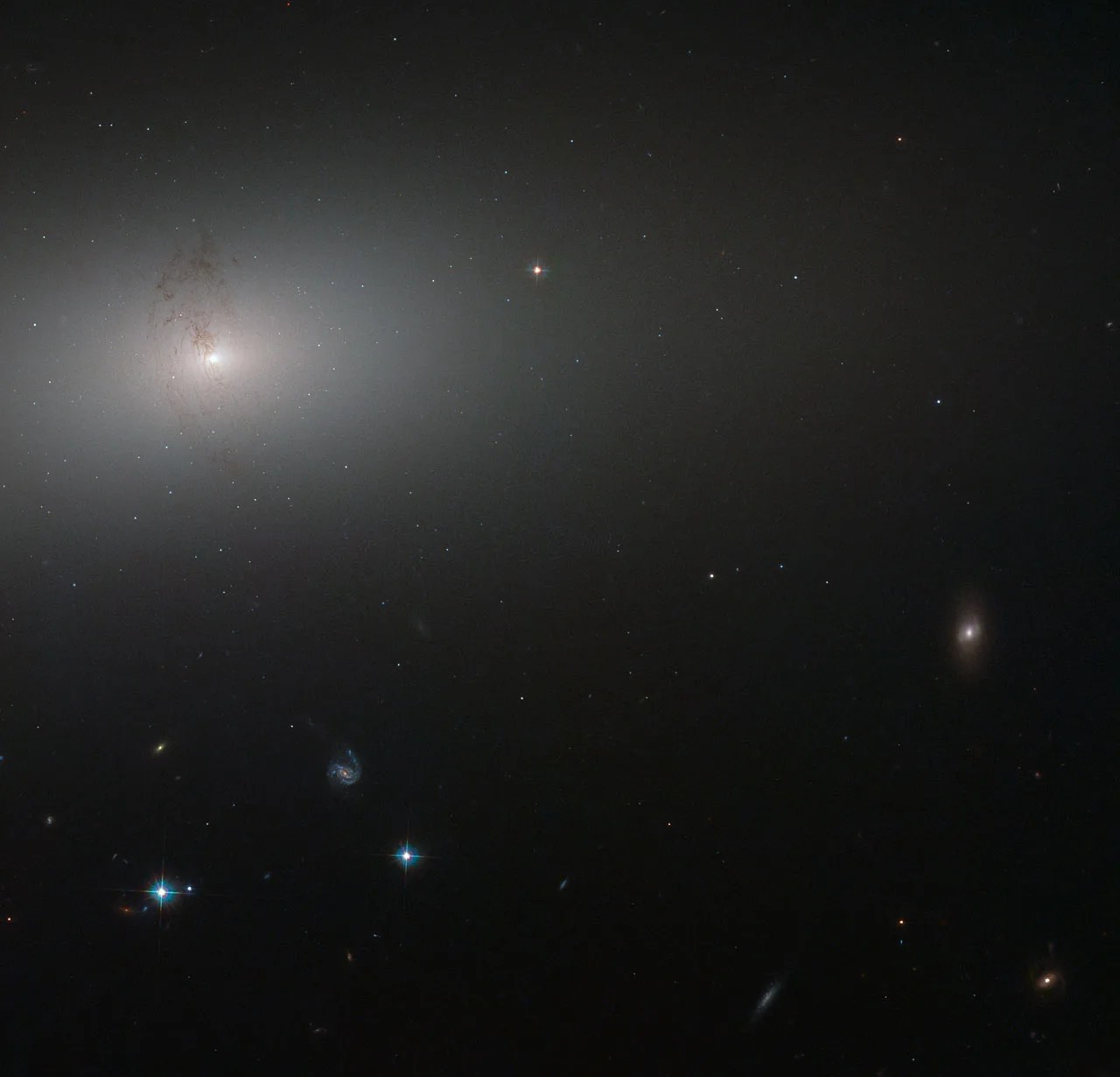 The luminous core of ngc 2768 slowly fades outwards to a dull white haze