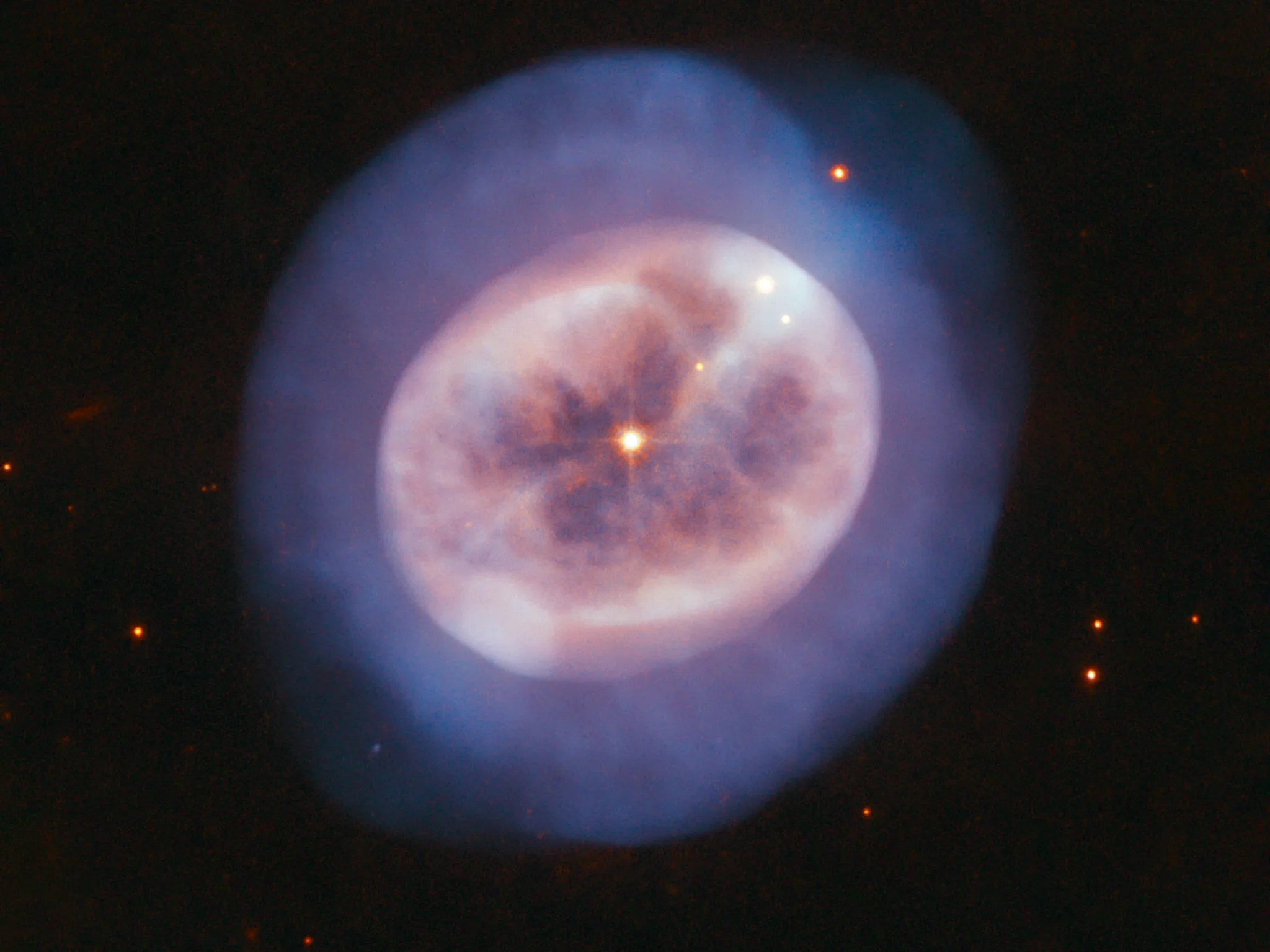 Ngc 2022 as seen by hubble