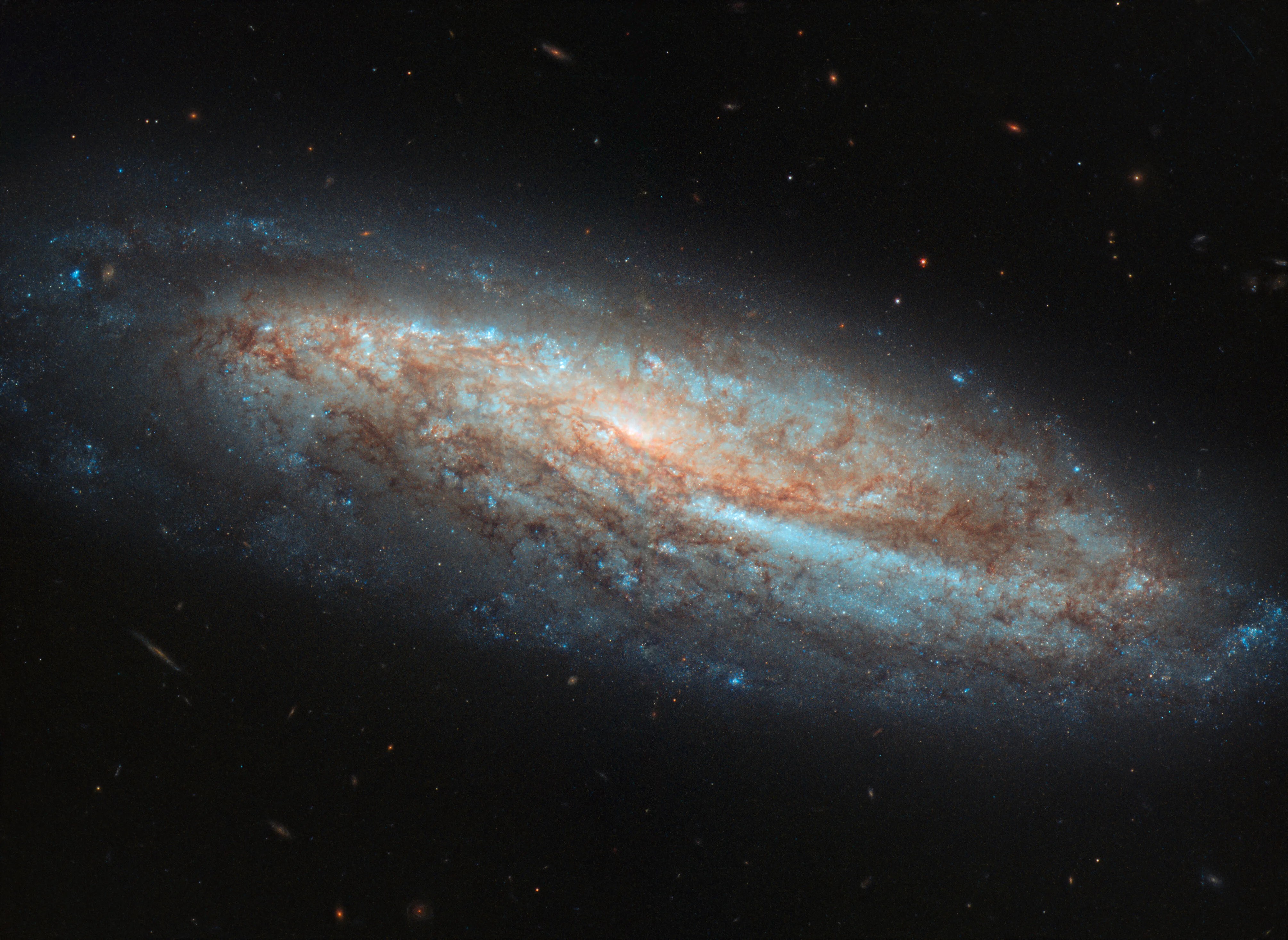 Bright spiral of stars (galaxy ngc 7541)