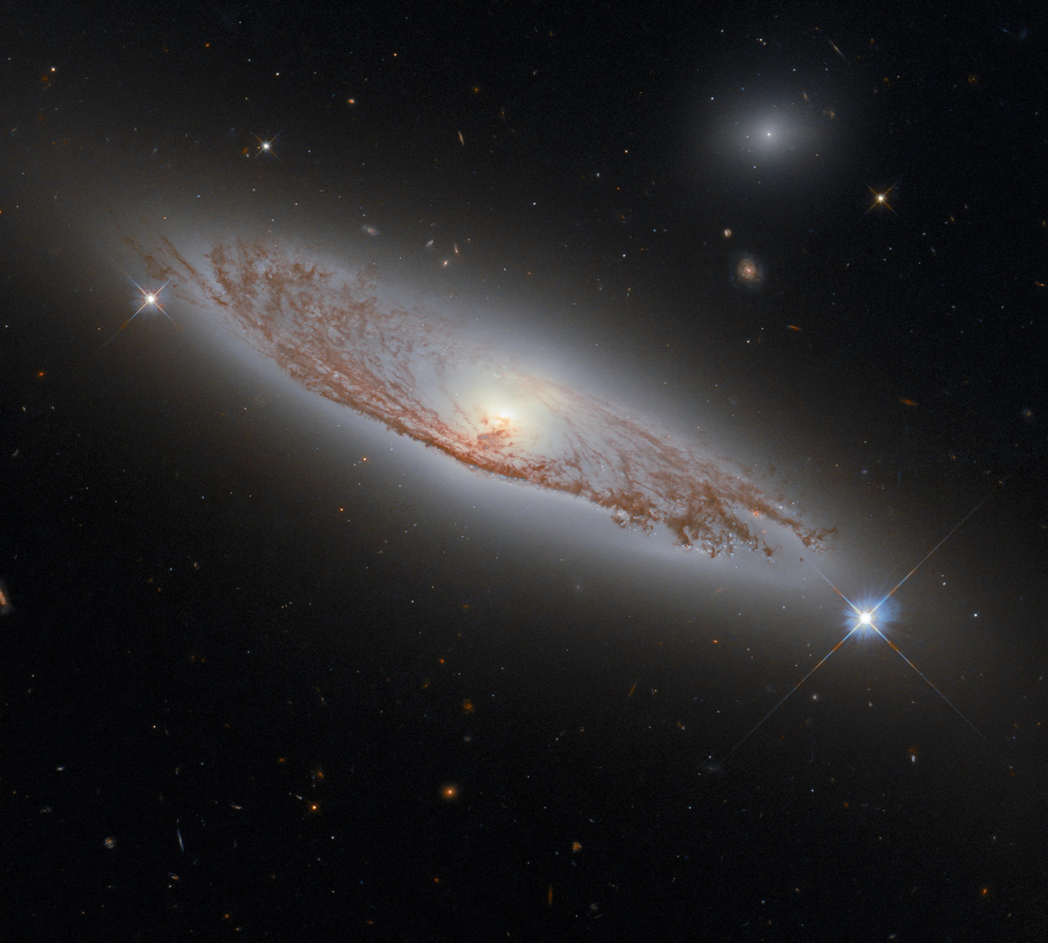 This image shows the spiral galaxy ngc 5037, in the constellation of virgo.