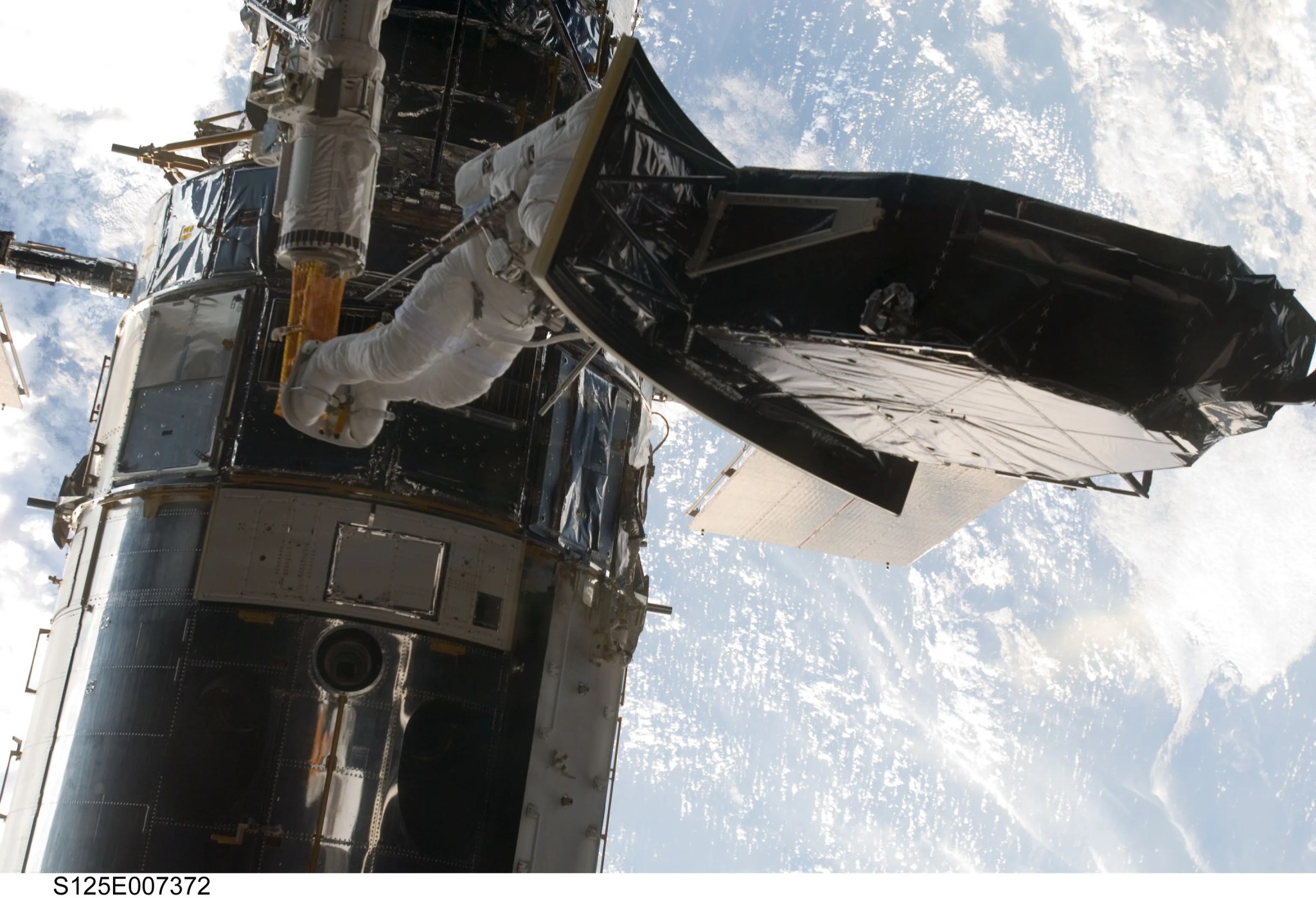 Astronaut Andrew Feustel with Hubble and WFC3