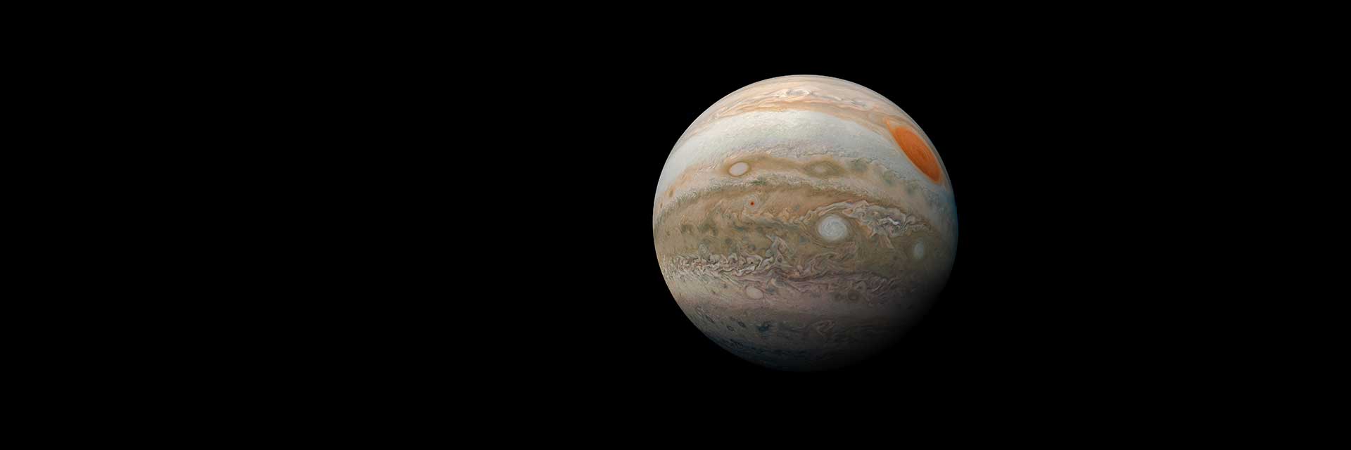 太空黑暗中木星的全景