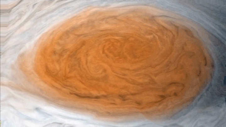 动画GIF显示了木星大红斑中移动的云层。