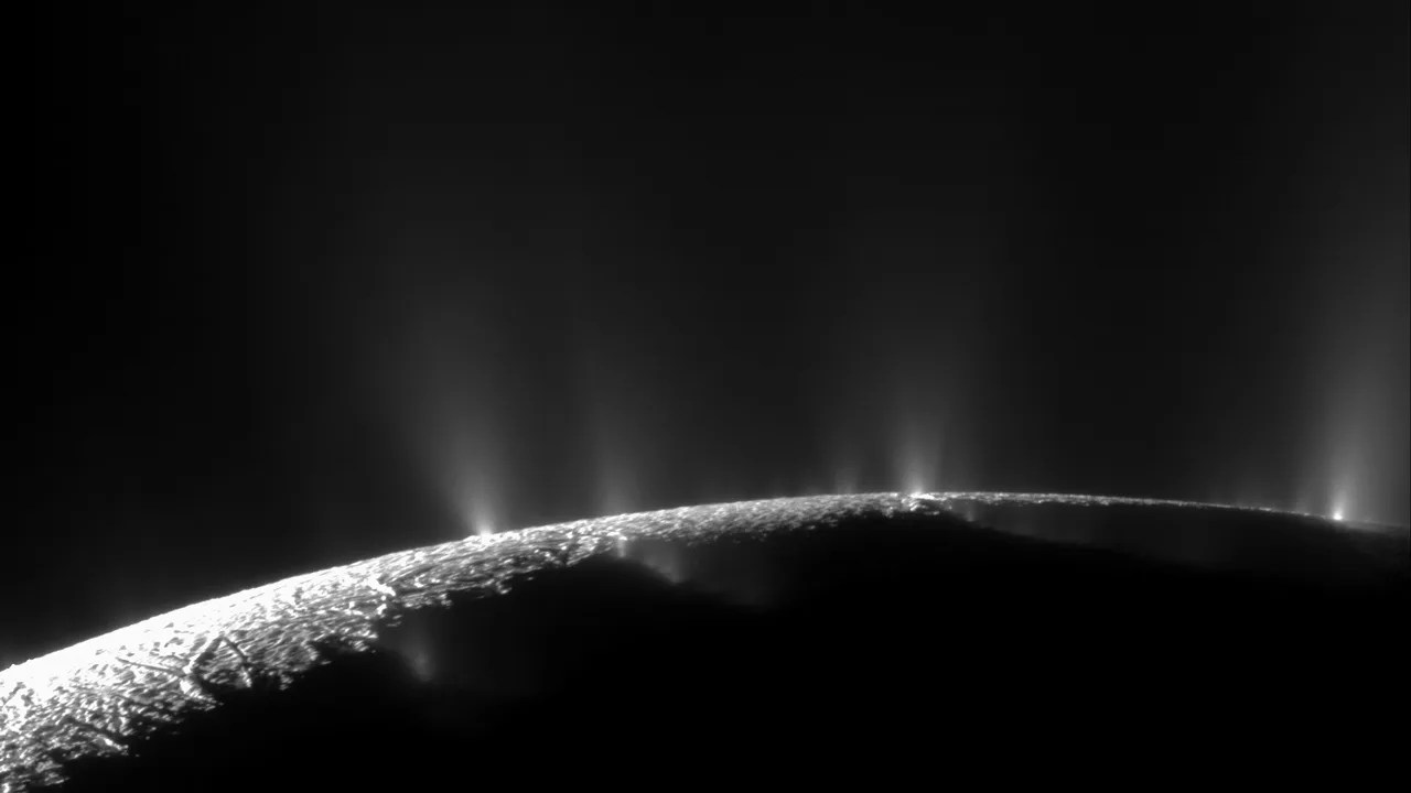 A graphic showing hydrothermal activity in Enceladus' core