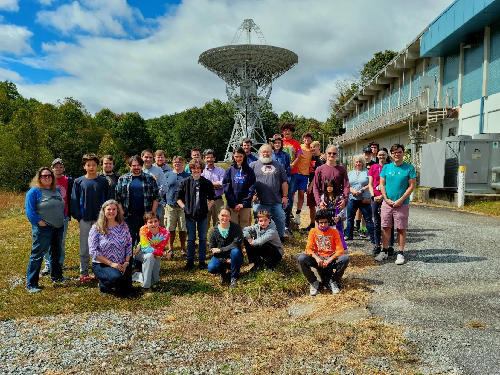 A group photo of Space Apps participants at PARI in front of one of the observatory’s radio telescopes.