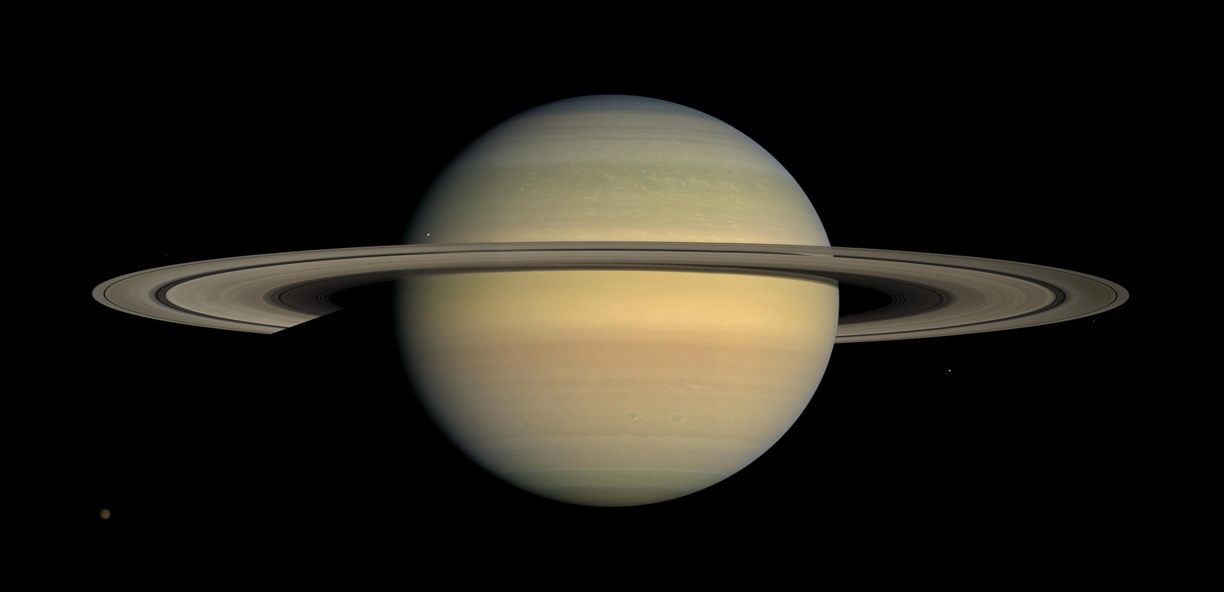 Color image of Saturn.