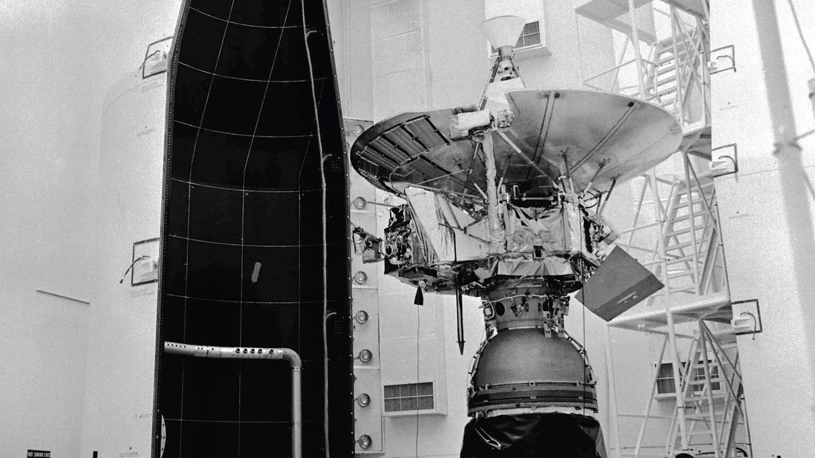 Pioneer 11 in between rocket fairings.