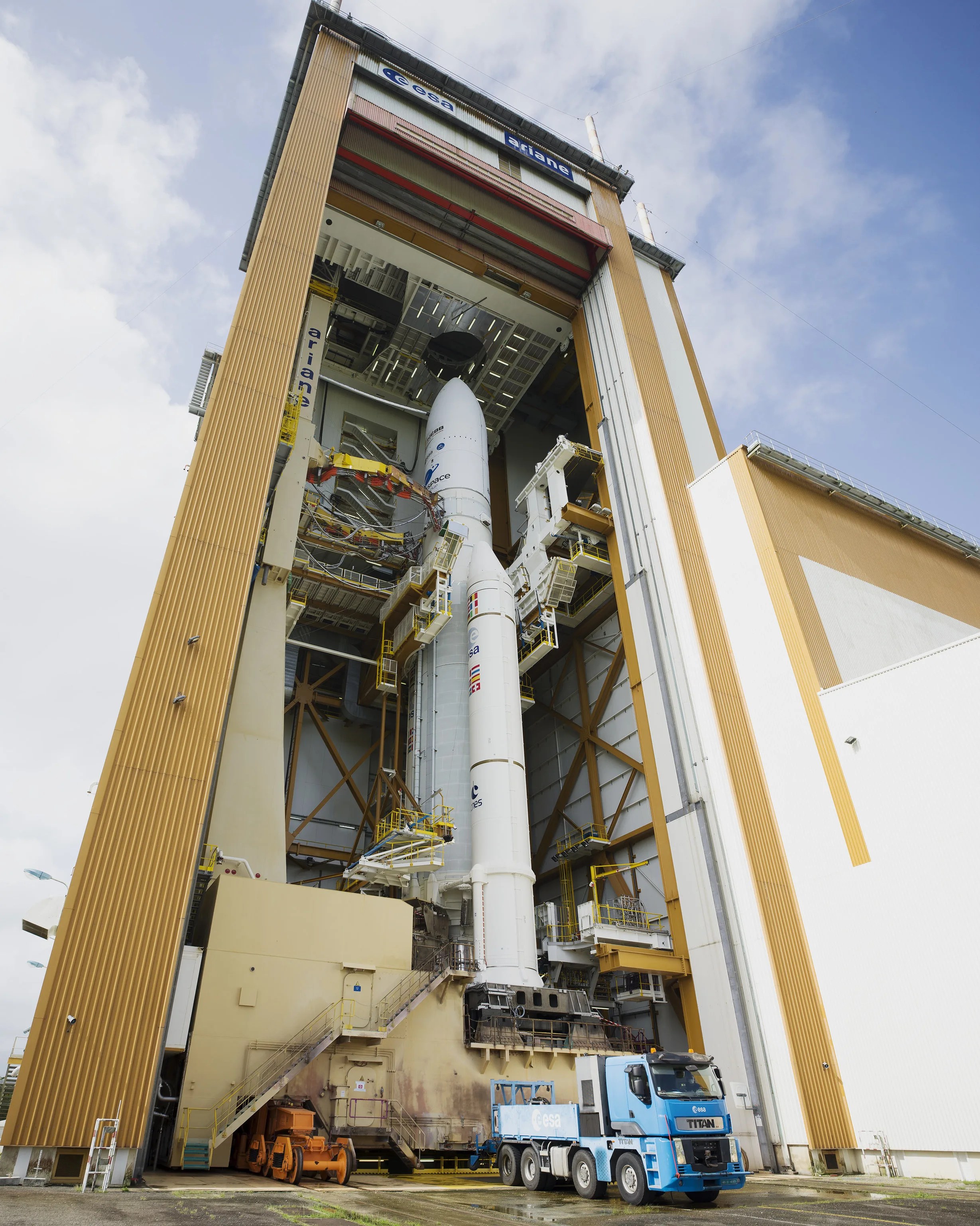 NASA, Partners Roll Out Webb to Launch Pad