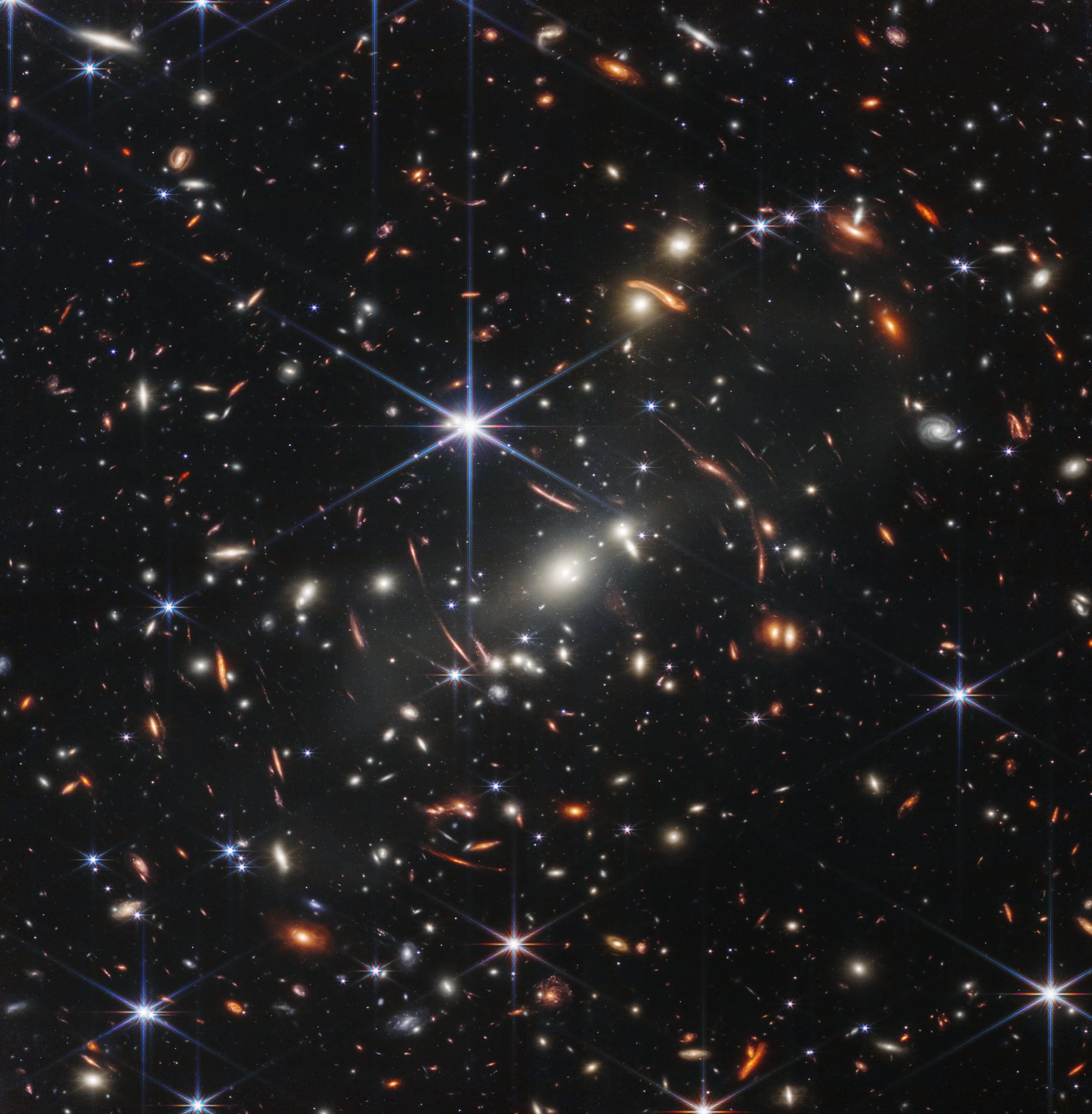 The image shows the galaxy cluster SMACS 0723 as it appeared 4.6 billion years ago