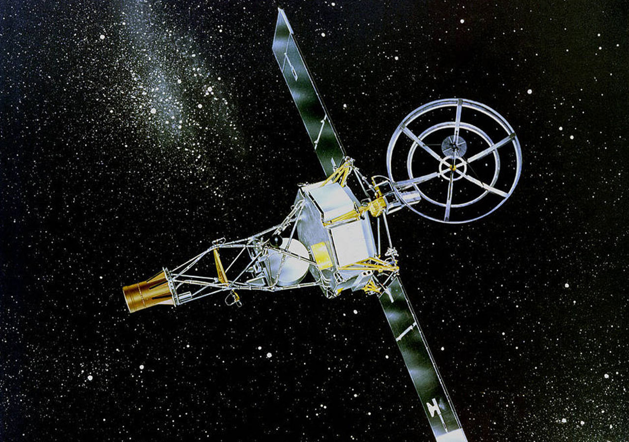 An illustration of the Mariner spacecraft as it would appear in interplanetary space.