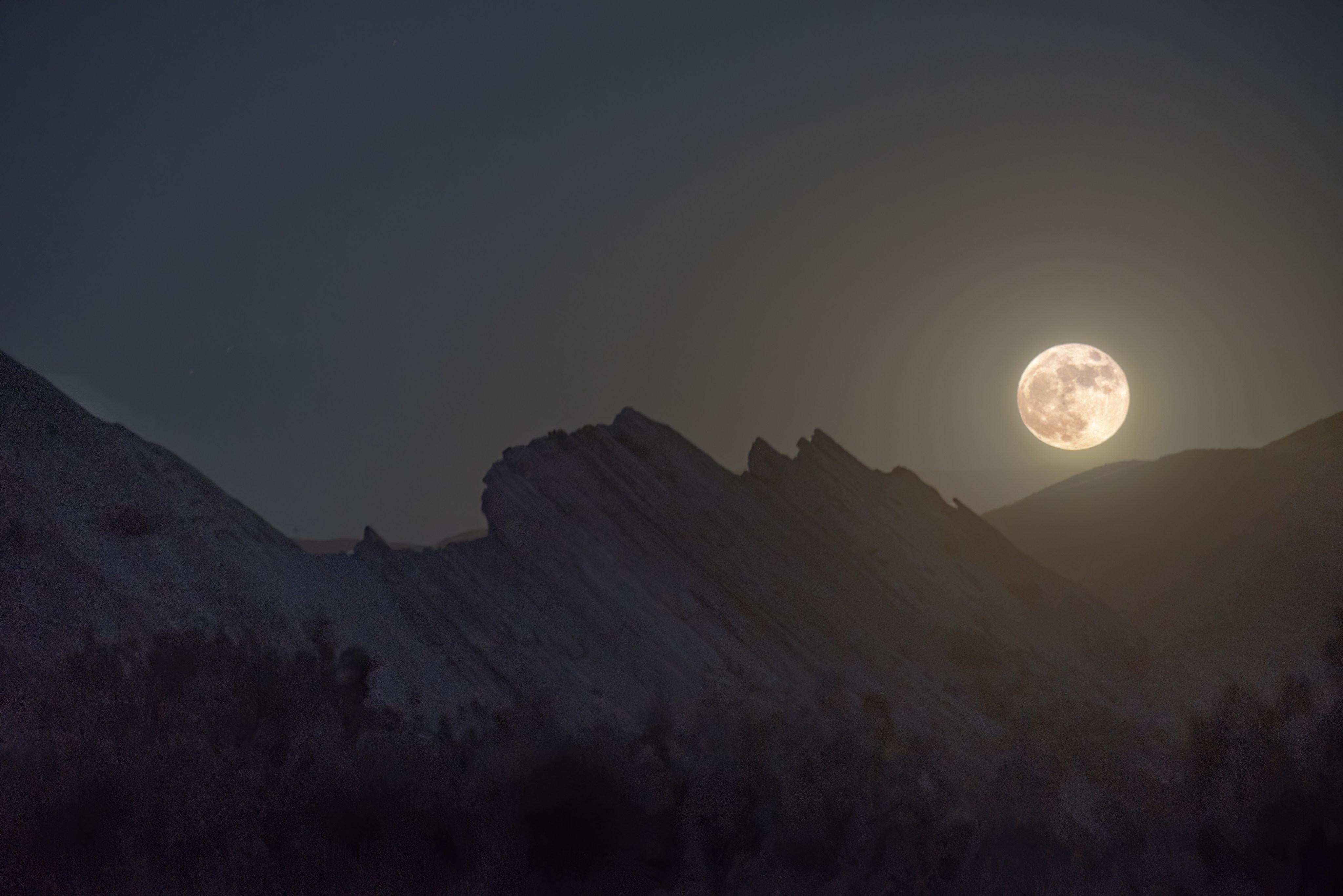 Is The Half Moon Half As Bright As A Full Moon? - Farmers' Almanac