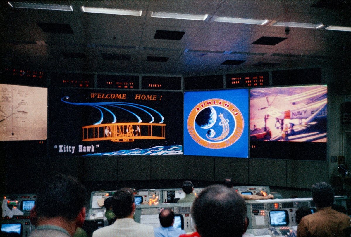 Mission control display monitors show &quot;Welcome Home&quot; message